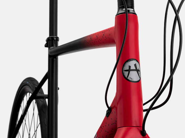 赤黒カラーがカッコいい！キャノンデール×八村塁のコラボクロスバイク