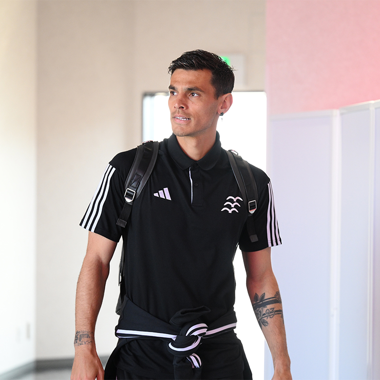 2023ホテル着／移動着販売のお知らせ | ニュース | 横浜F・マリノス