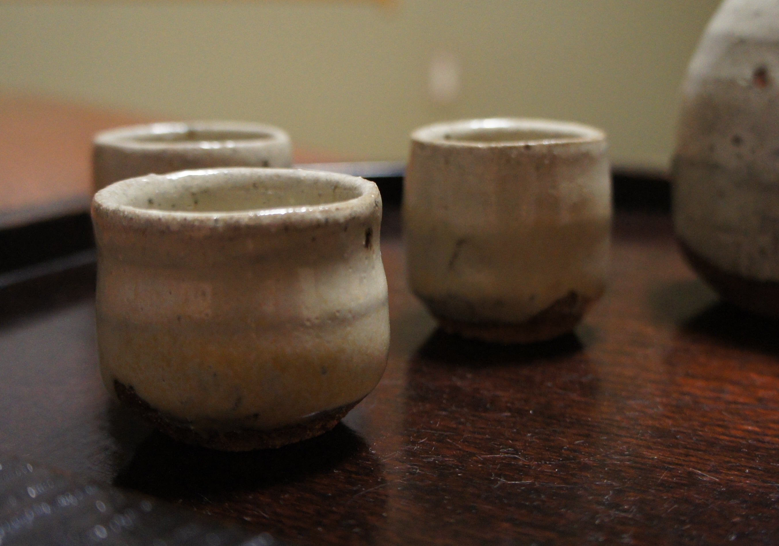 唐津焼】手取り、口当たりが良く、注いだ酒に艶を与える「斑唐津ぐい呑