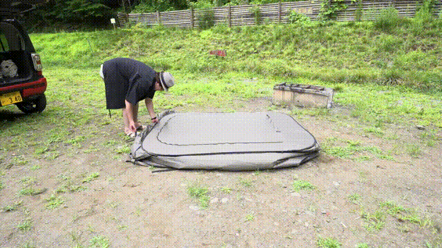 アウトドアを愛車と共に！車と繋がる3面 ”日&雨” 除けテントで自分だけ