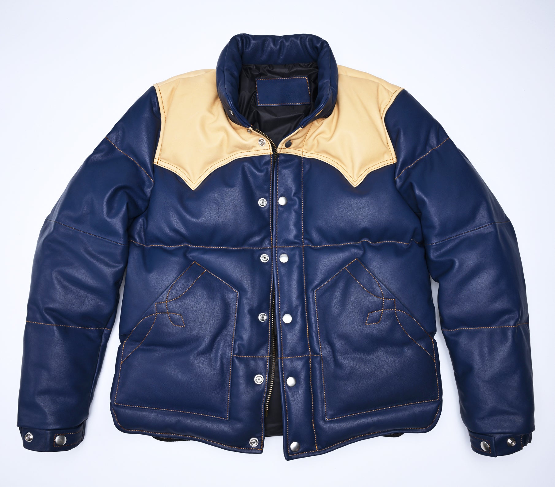 デザイン性と機能性を兼備した、至高のレザーダウンジャケットを3万円