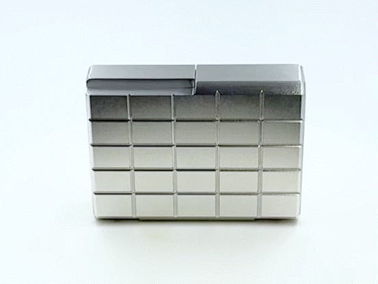 航空機素材のミニメタルウォレット。カードサイズでカードもコインも