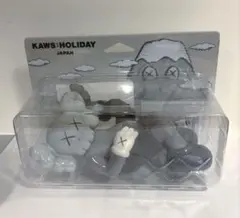 2026年最新】kaws holidayの人気アイテム - メルカリ