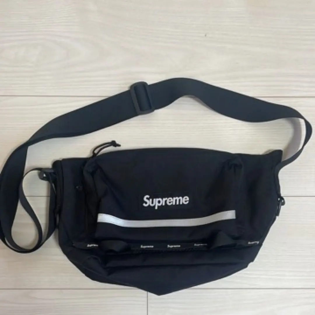 2026年最新】supreme 22ss messenger bagの人気アイテム - メルカリ