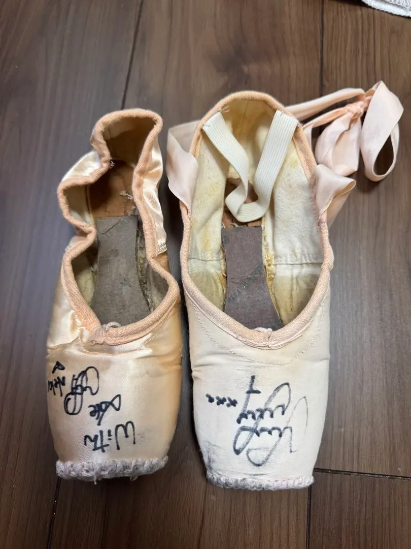 2026年最新】サイン入りトゥシューズの人気アイテム - メルカリ