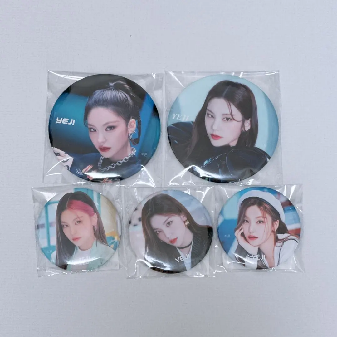 2026年最新】itzy缶バッチの人気アイテム - メルカリ