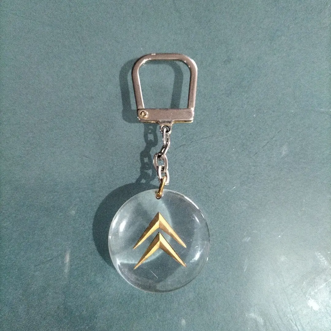 超レア ブルボンキーホルダー シトロエンダブルシェブロン希少ブロンズ色