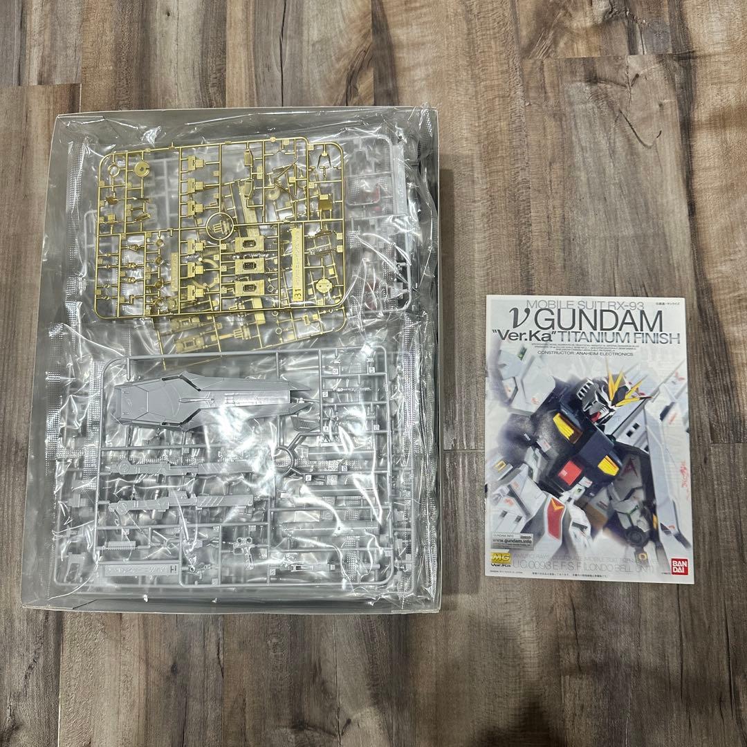 美品 1/100 MG ニューガンダム Ver.Ka チタニウムフィニッシュ