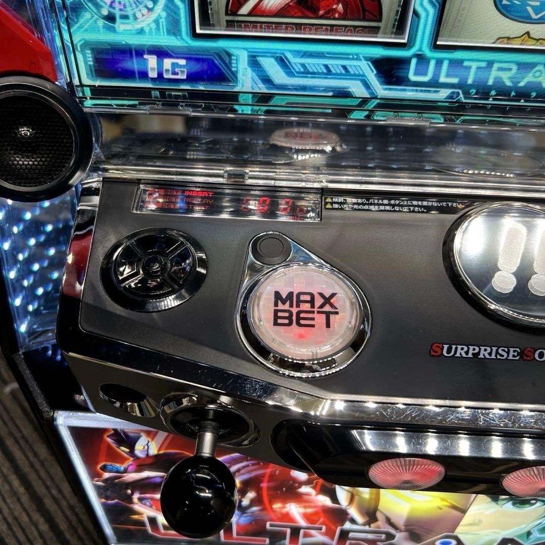 スマスロ「ULTRAMAN」ウルトラマン　送料無料　パチスロ実機