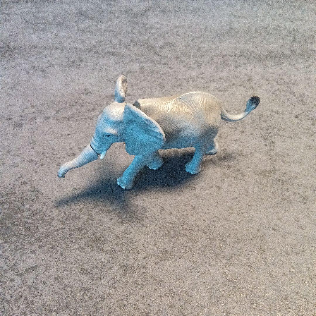 アニア 動物フィギュアと3wayグラグラマウンテンバケツ - メルカリ