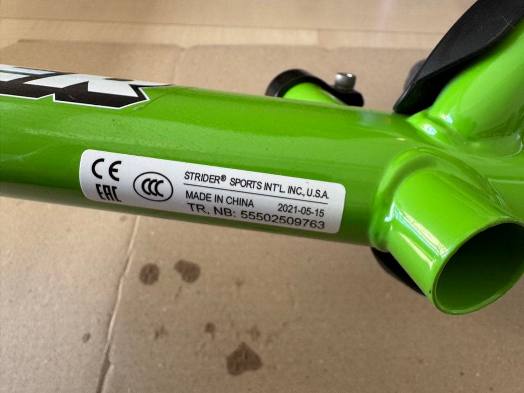 ストライダー スポーツタイプ　グリーン 12インチ　スタンド付
