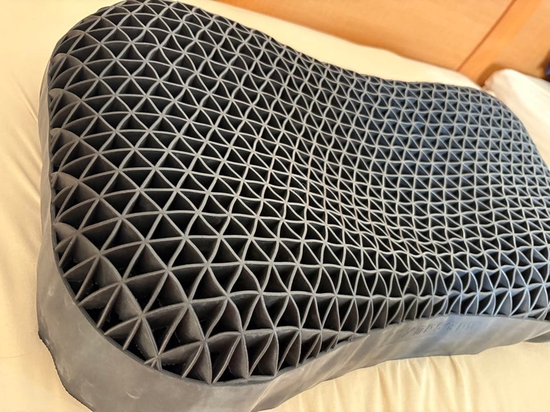 【美品】ヒツジのいらない枕 -極柔ブラックレーベル-