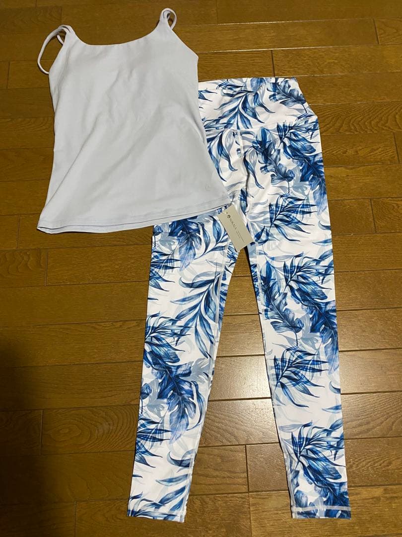 リーフブルー ヨガウェア Sサイズ （エッセンシャルバーム付） リーフブルー ヨガウェア Sサイズ （エッセンシャルバーム付） - メルカリ