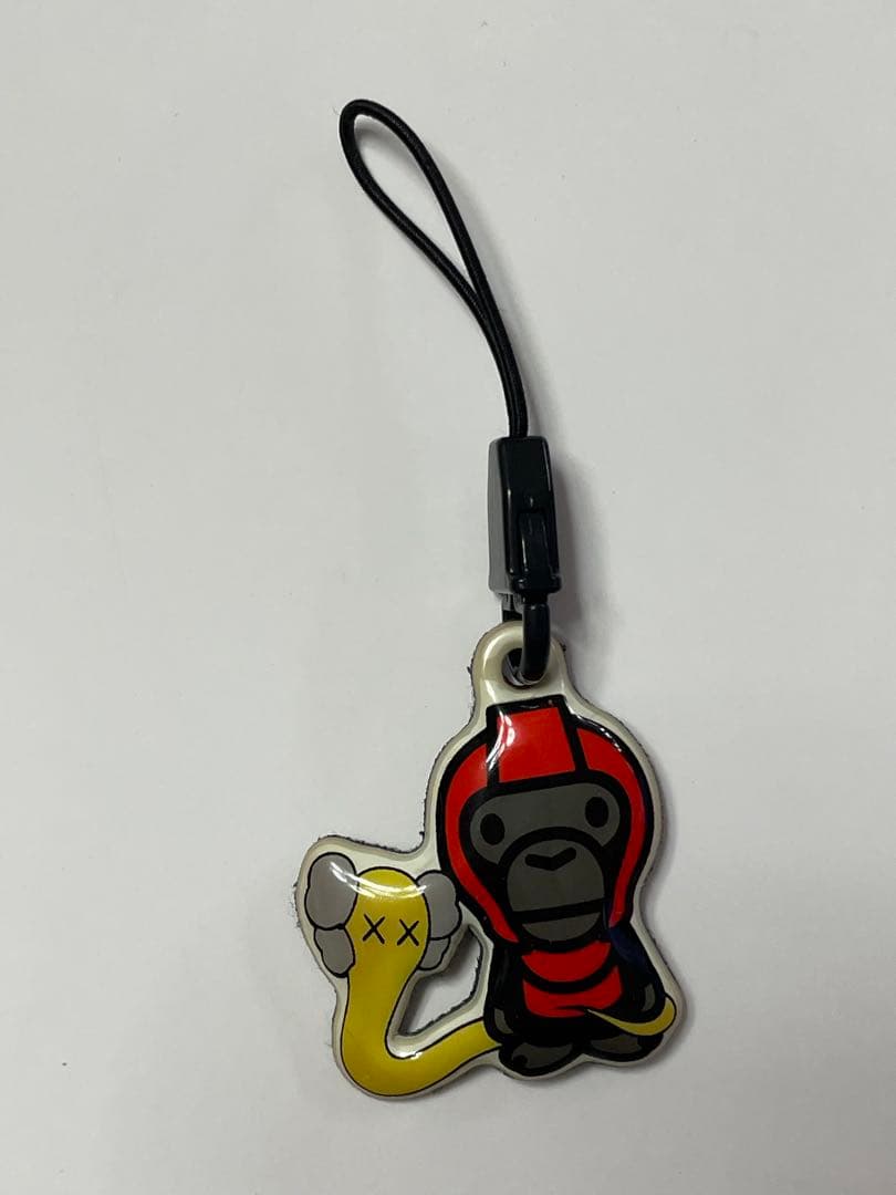 A BATHING APE × KAWS コラボ MILO ストラップクリーナー BAPE X SPOTIFY BY CENTRAL CEE 】CAMO BABY MILO KEYCHAIN | bape.com