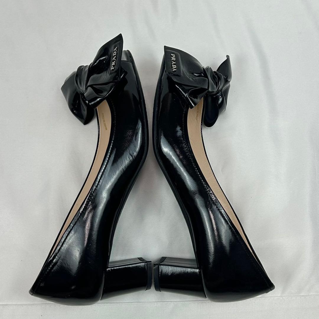 K784 美品 23.5cm プラダ ロゴ入り パンプス ブラック レディース