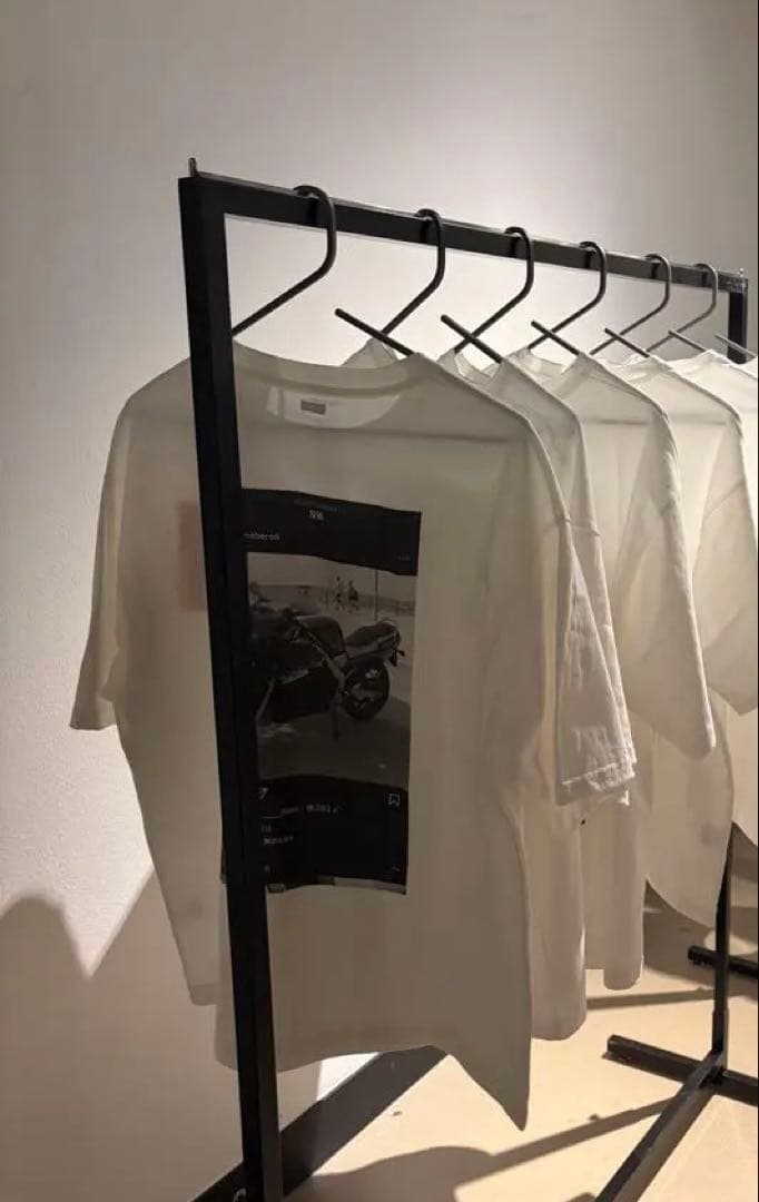 【新品未開封】IO POPUP限定 Tシャツ HONEY FITZ VALLAD