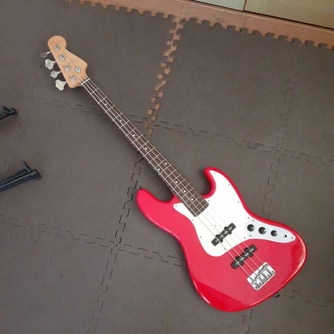 レジェンド ベースギター 渋いレッド色