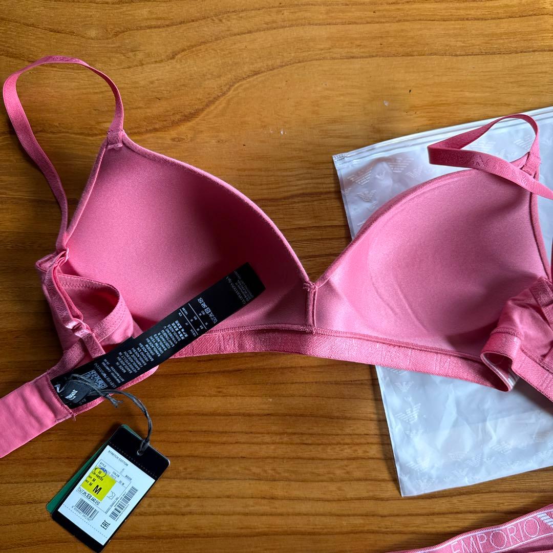 EMPORIO ARMANI ピンクブラジャーショーツセット Mサイズ - メルカリ
