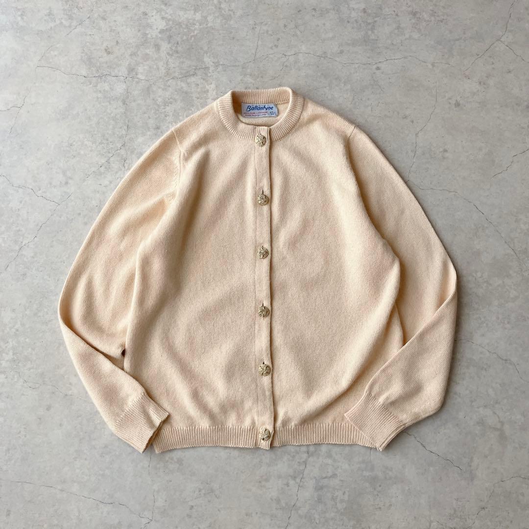 バランタイン カシミヤ100% 金ボタンカーディガン 38 ライトベージュ バランタイン カシミヤ100% 金ボタン ニットカーディガン38 ネイビー