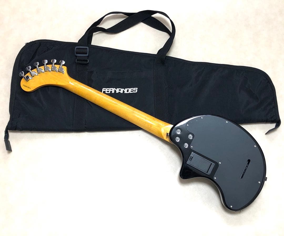 新品同様！！】ZO-3 芸達者 3TS アンプ内蔵ミニギター 専用ケース付