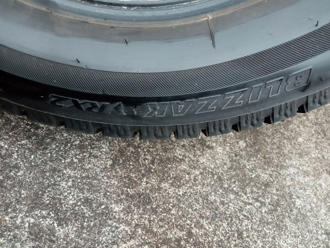 ①ブリジストン VRX2 22年製 205/60/R16　日本製