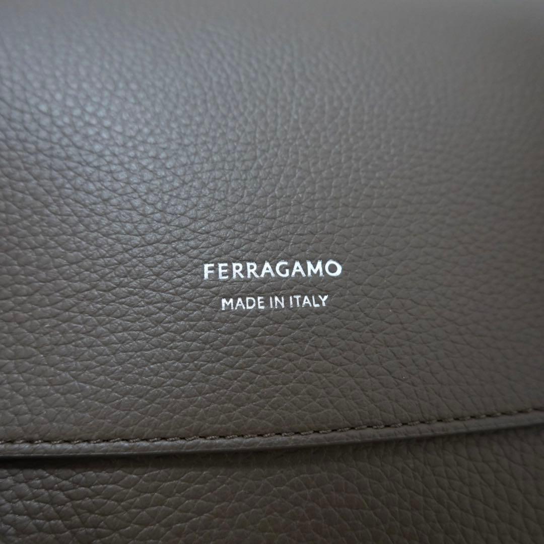 フェラガモ イーストウエスト トートバッグ ビジネスバッグ