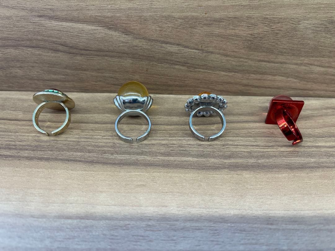 ◇未使用品◇ジブリパーク 湯婆婆 指輪 全4種 コンプリート - メルカリ