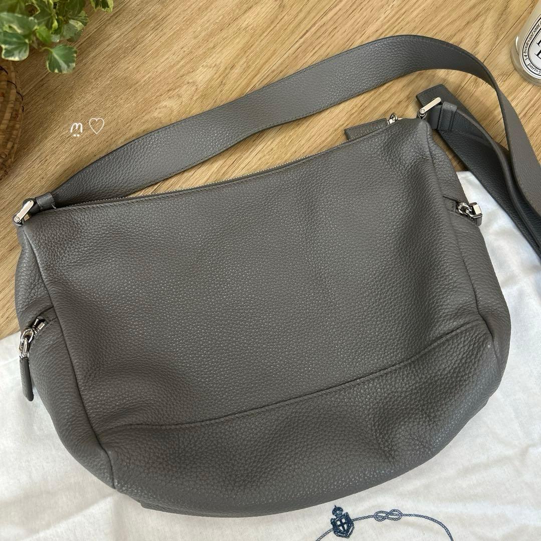 プラダ ヴィッテロダイノレザーロゴショルダーバッグ メッセンジャー