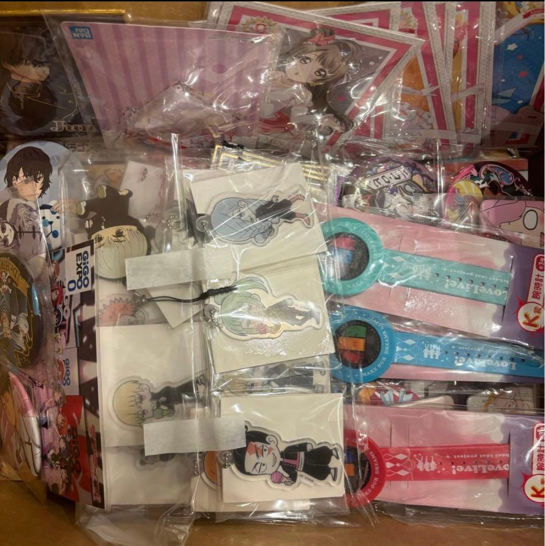 鬼滅の刃 ワンピース　ラブライブ アニメグッズ　まとめ売り 大量　1500点以上