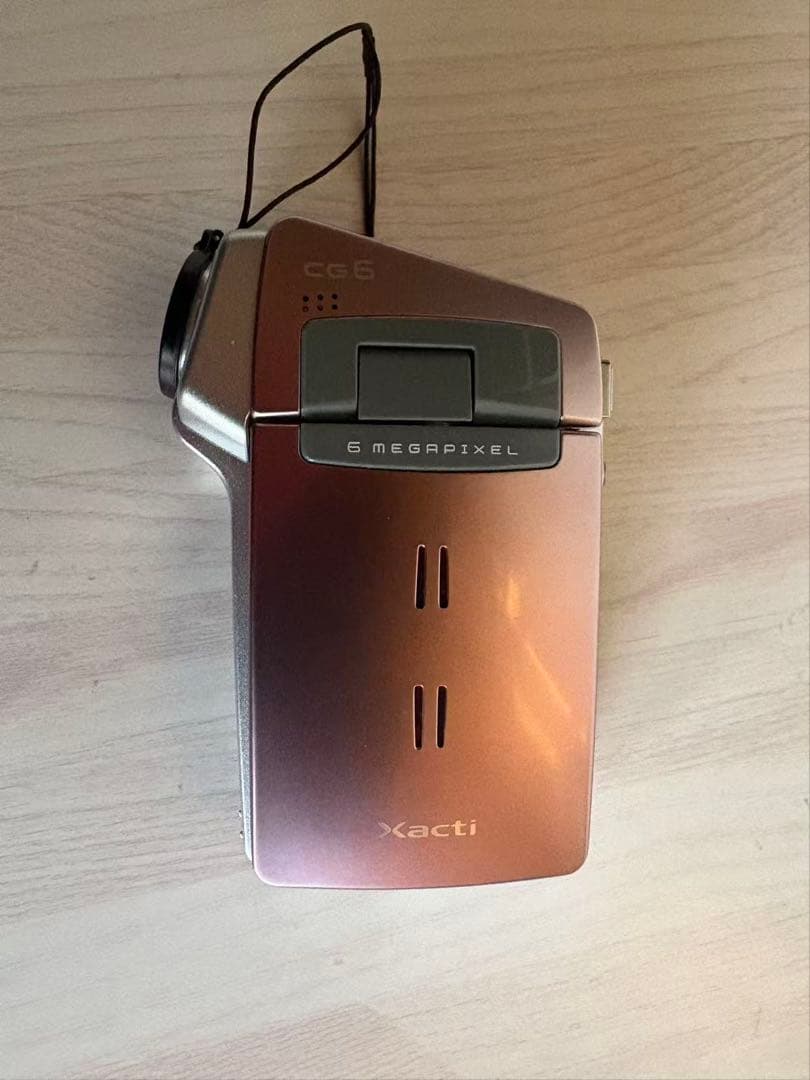 SANYO Xacti DMX-CG6型 デジカメ（美品） Amazon | 三洋電機 デジタルムービーカメラ「xacti」 DMX-CG6(シルバー