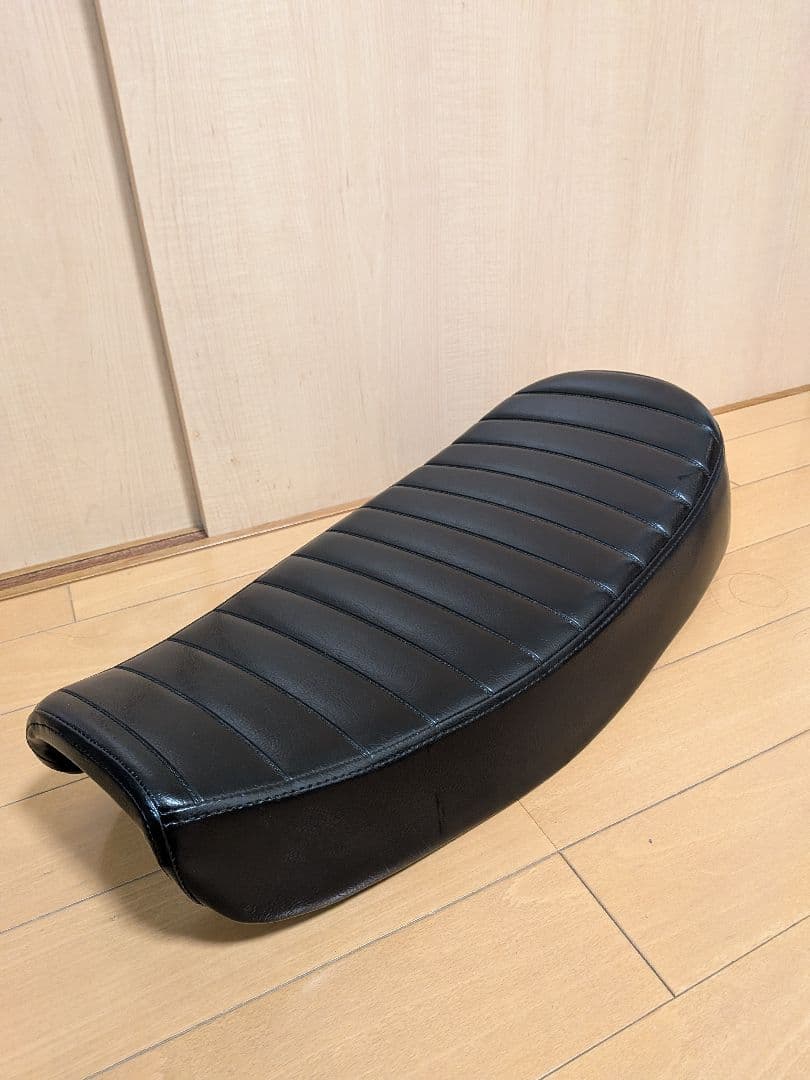 GB350　GOODSEAT \"SLENDER\" タックロール 黒