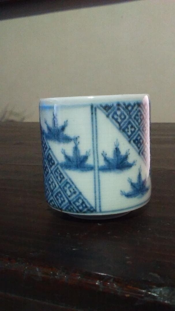 古伊万里　若松　螺旋紋　覗き・のぞき・猪口 陶磁器 :: 伊万里 丸窓・瓔珞文 のぞき猪口 | COTTOU.JP 骨董の通販