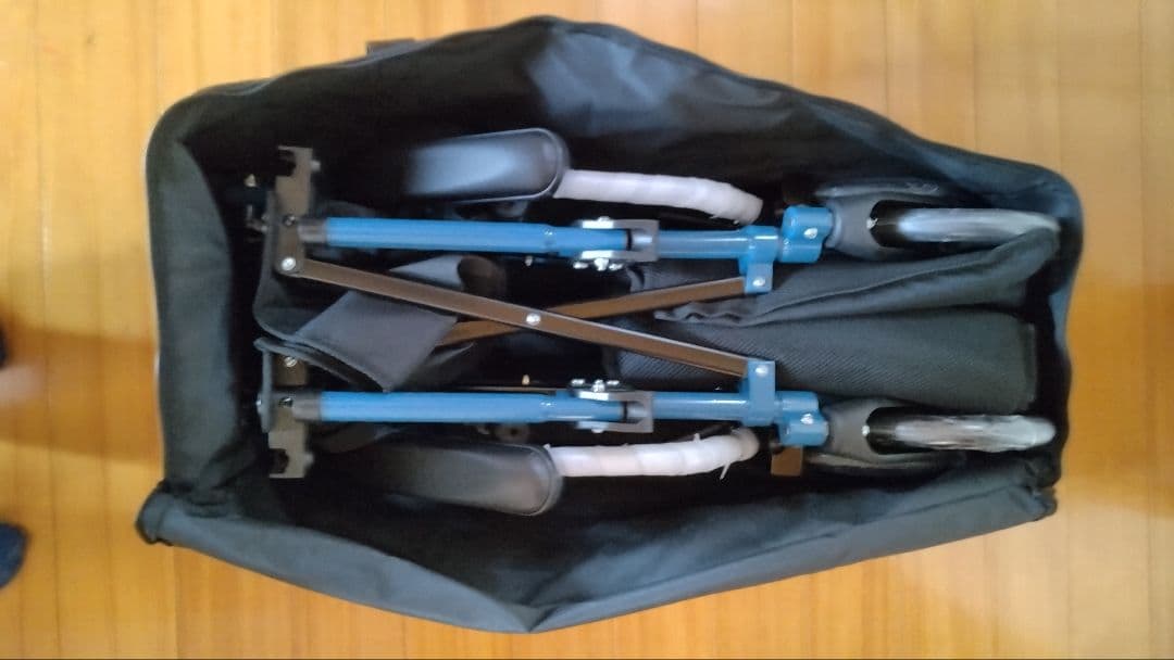 【値下げしました】軽量 介助用車椅子 8.8kg 折りたたみ