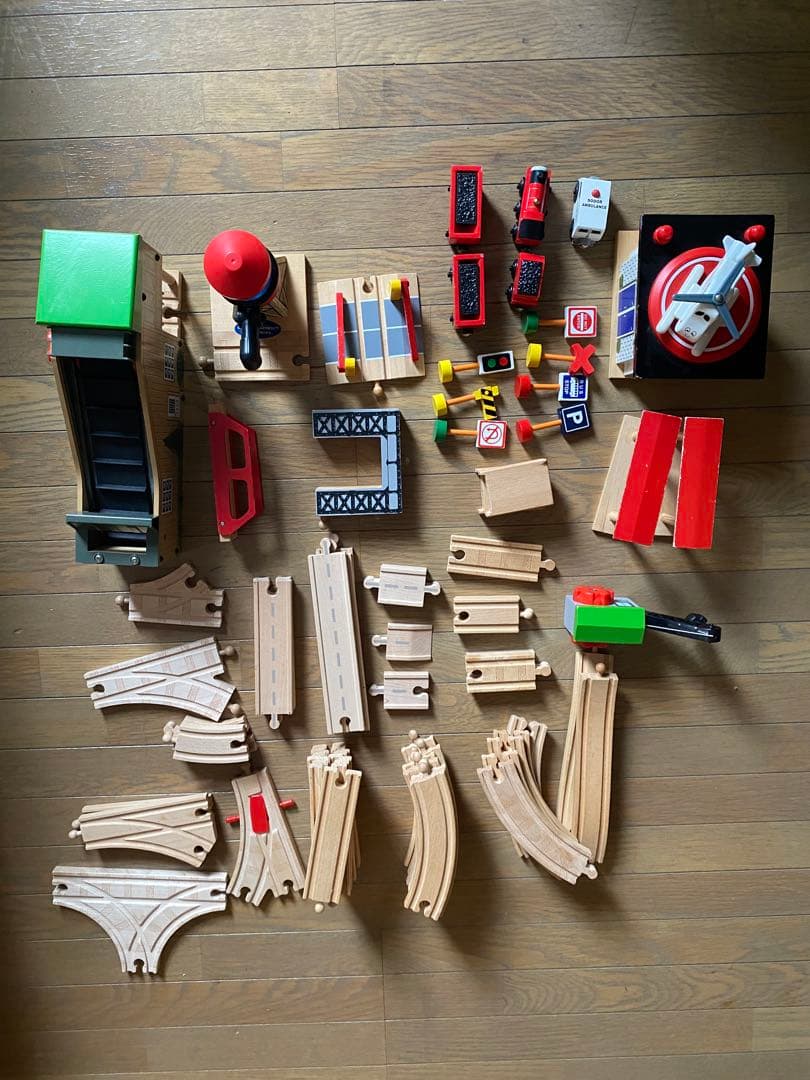 木製おもちゃ　トーマス達　ホスピタル　レール、飛行機、まとめ売り