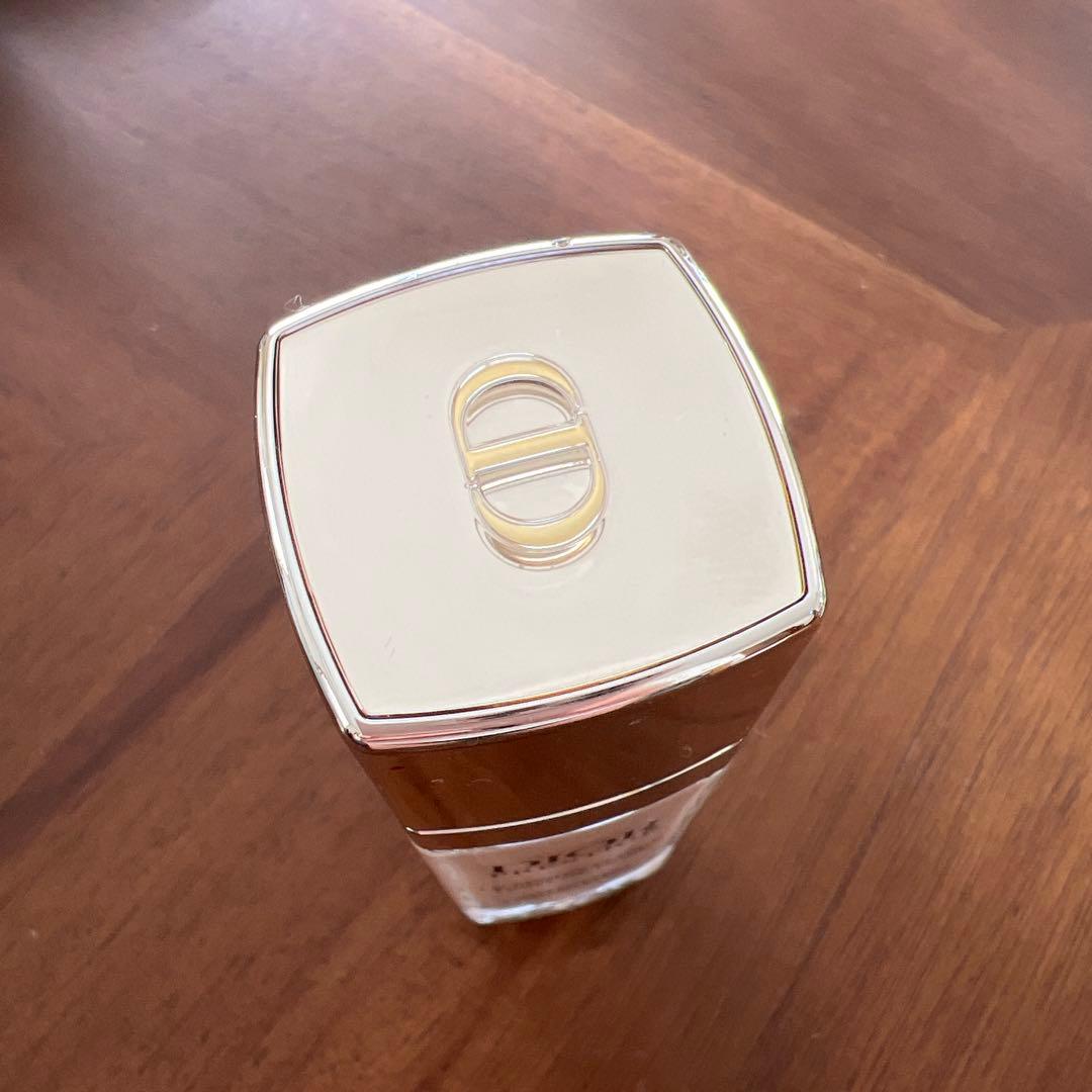 Dior プレステージ　ルマイクロフルイドタン 0.5N 30ml