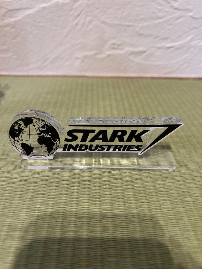 アイアンマン (テック オン アベンジャーズ) & ロゴディスプレイ 付き