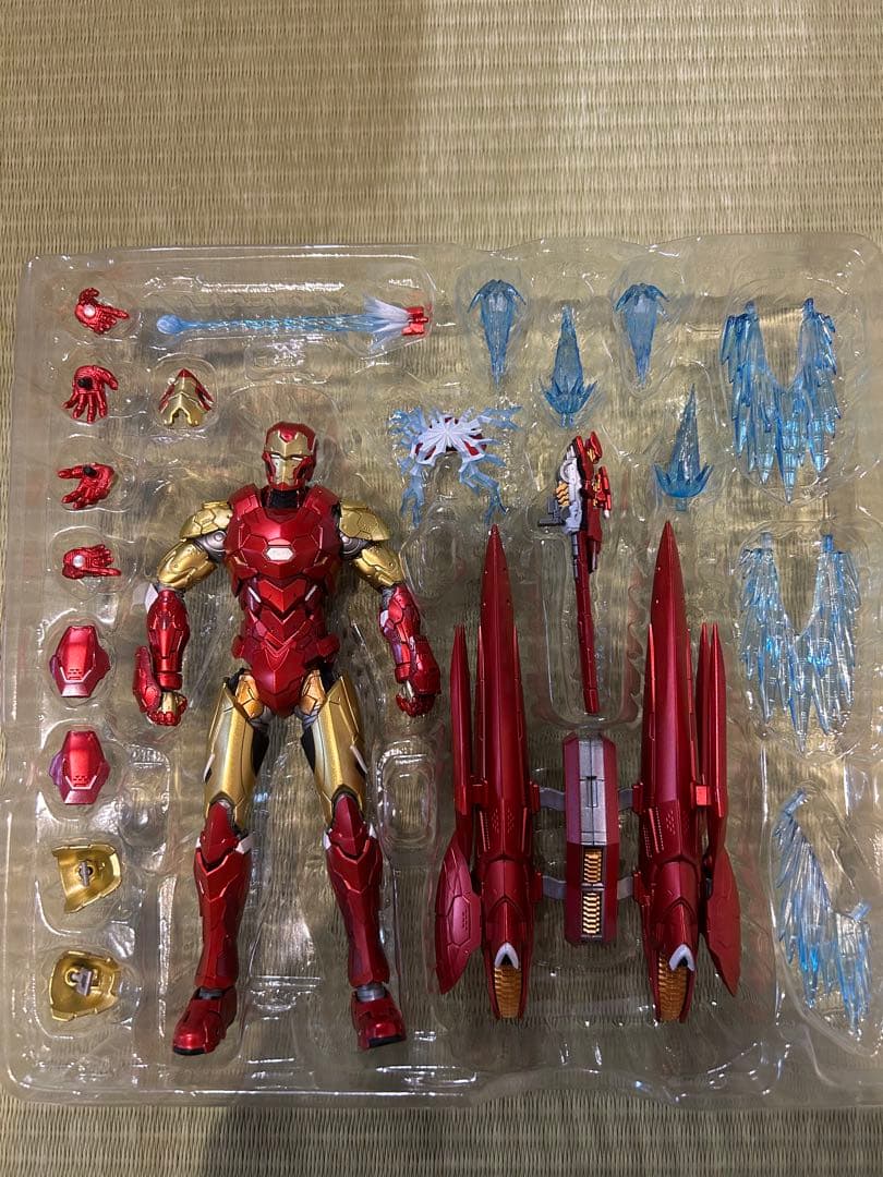 アイアンマン (テック オン アベンジャーズ) & ロゴディスプレイ 付き