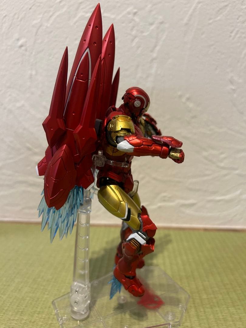 アイアンマン (テック オン アベンジャーズ) & ロゴディスプレイ 付き