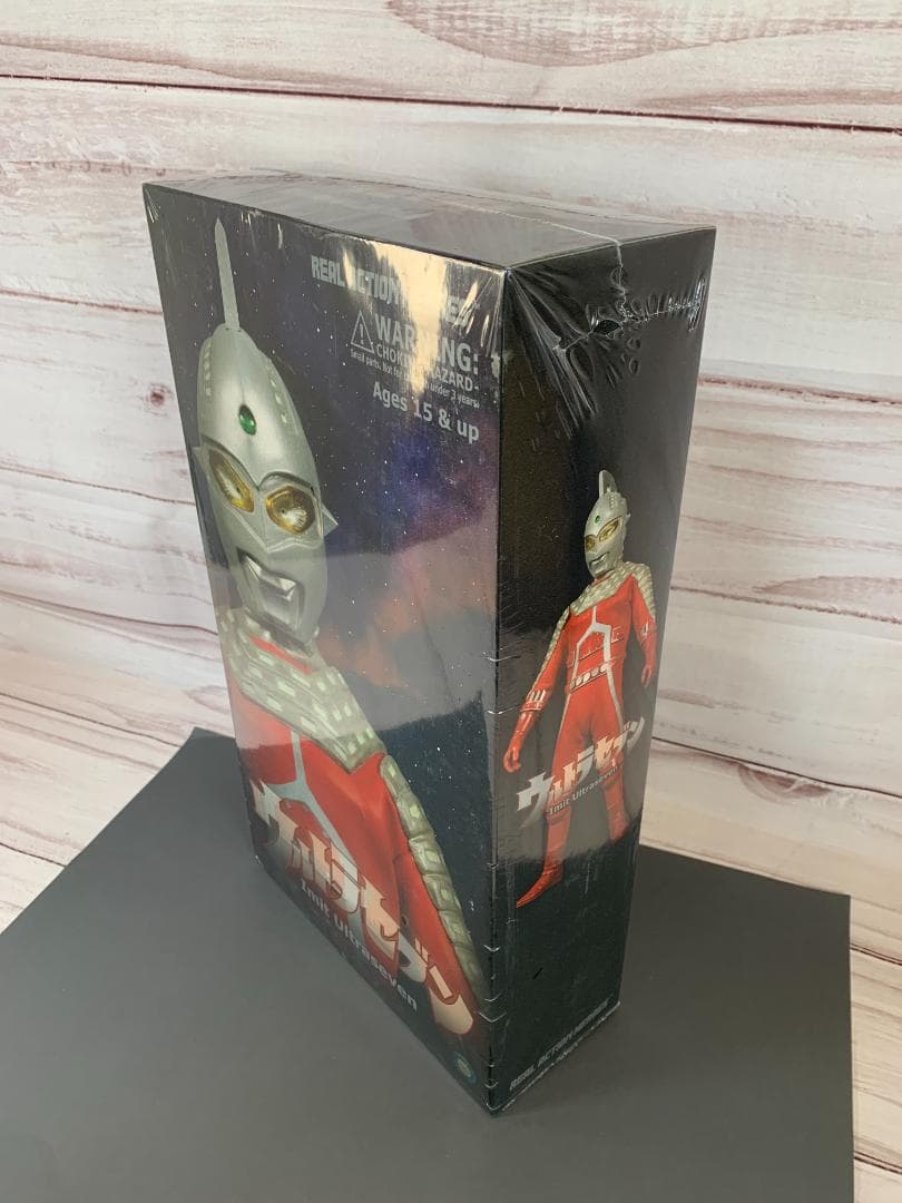 【未開封】メディコム・トイREAL ACTION HEROES ウルトラセブン