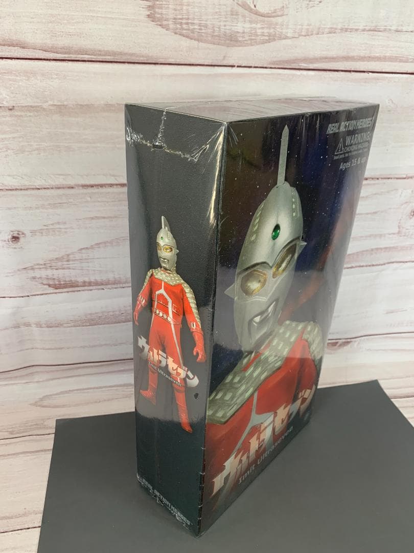 【未開封】メディコム・トイREAL ACTION HEROES ウルトラセブン