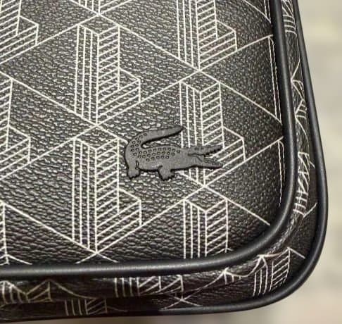 【超美品】新品　LACOSTE ショルダーバッグ《保存袋付き》