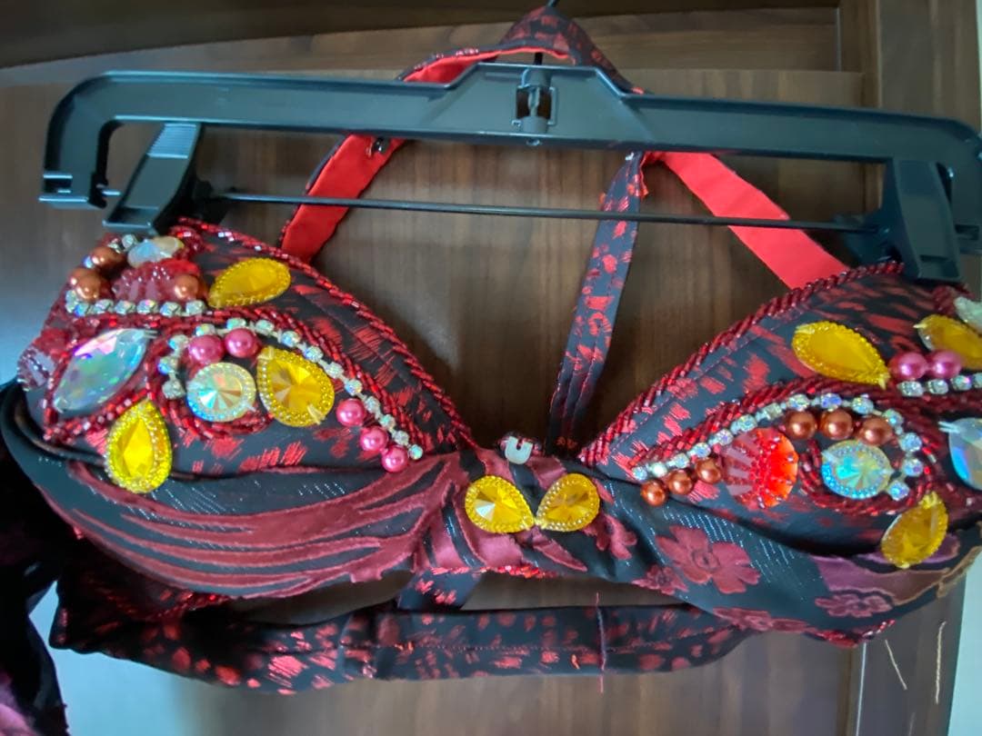 ベリーダンス セットアップ 赤黒花柄 HANANデザイン ベリーダンス セットアップ ベリーダンス セットアップ 赤黒花柄 HANAN