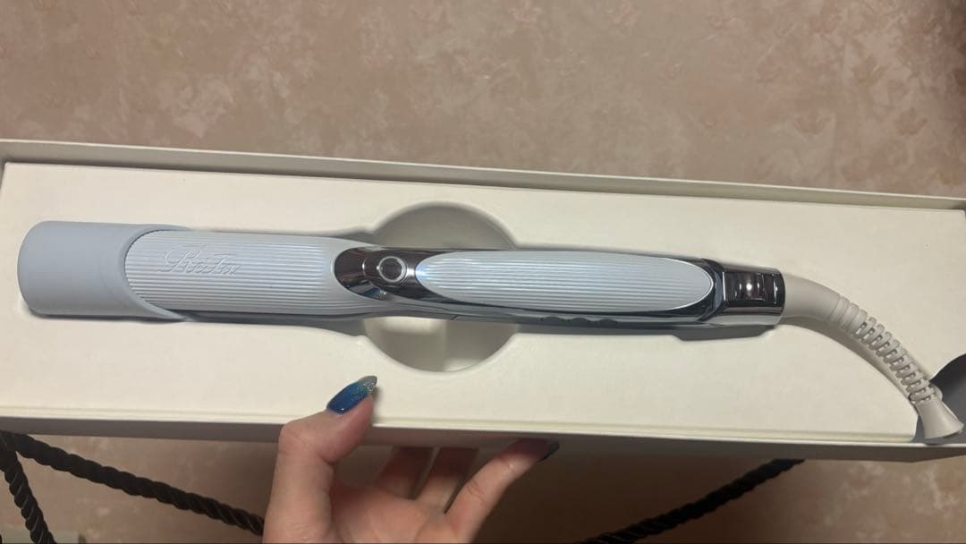 最新モデル リファ ストレートヘアアイロンプロ ホワイト 海外にも対応 値下げ済 ReFa（ReFa） リファストレートアイロンプロ（ホワイト） 通販