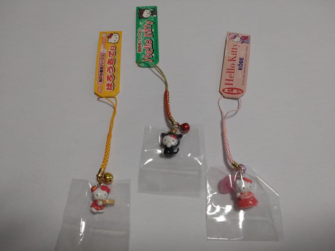 ご当地キティ　寝付け　ストラップ　キーホルダー　ほか 82点