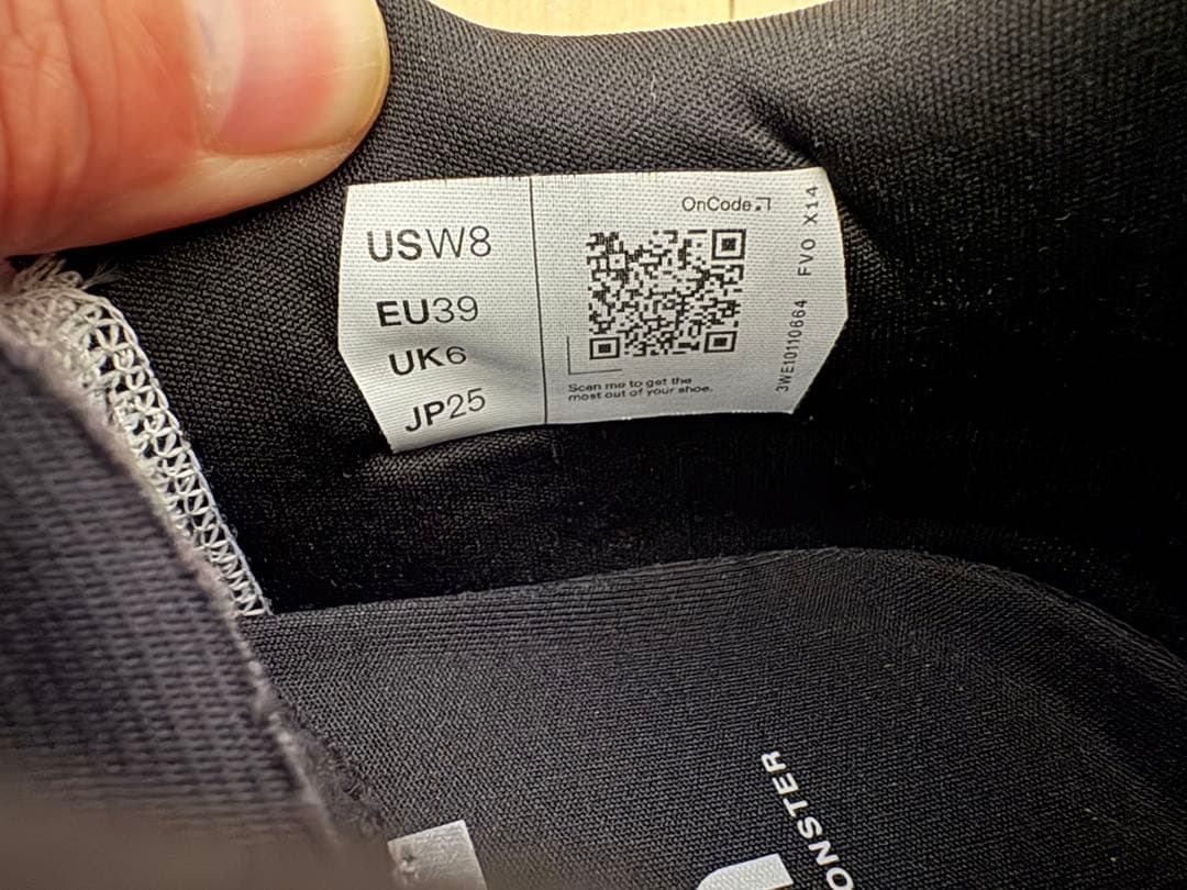 on クラウドモンスター2 25.0cm