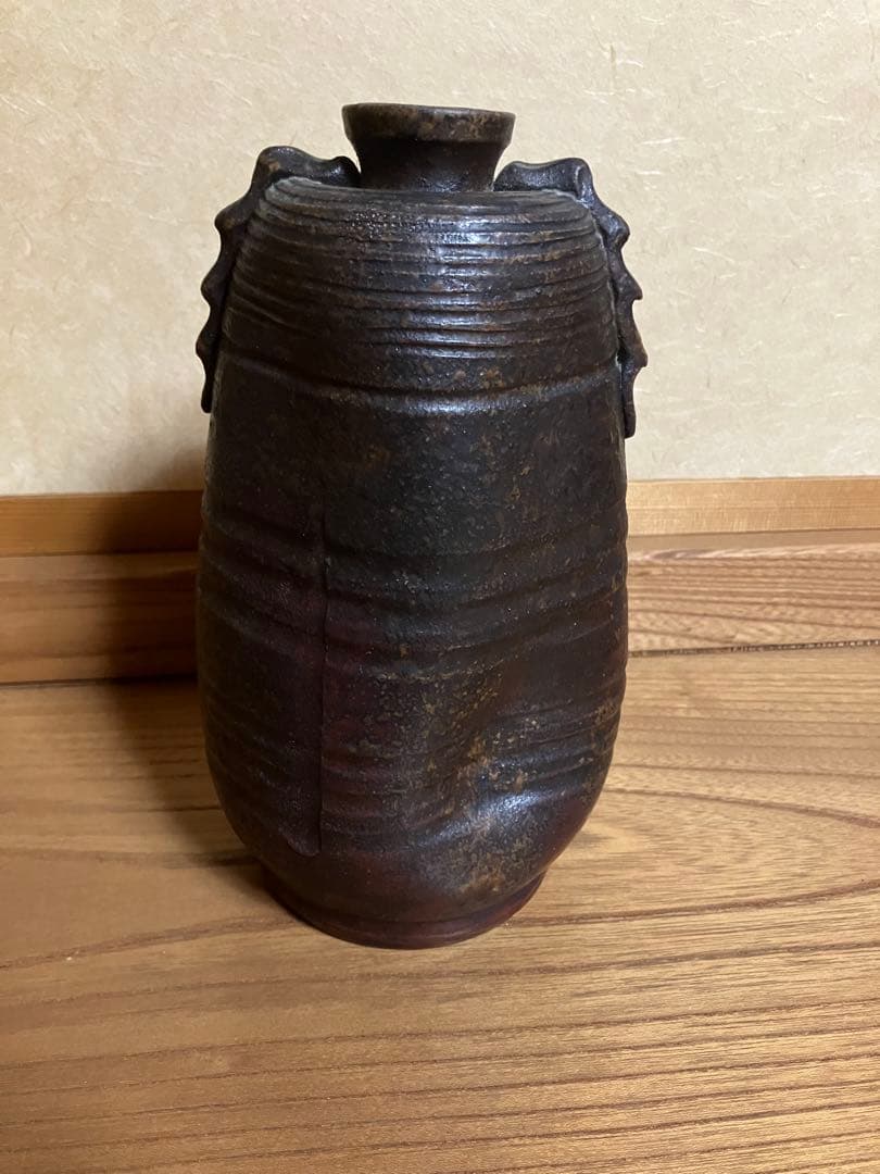 黒色 陶器壺 波状持ち手 蓋付小壺｜黒｜陶器｜寺田昭洋｜和食器通販｜うちる｜和食器の皿、鉢