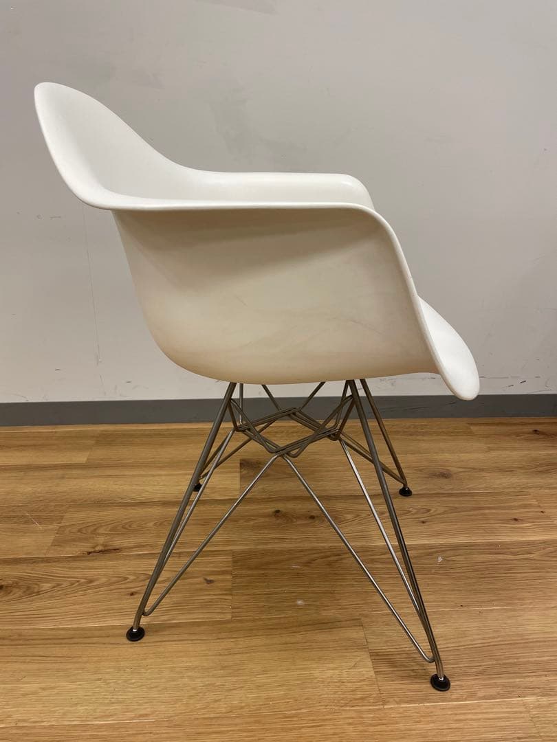 《正規品》イームズ プラスチックシェルアームチェア1（ホワイト）