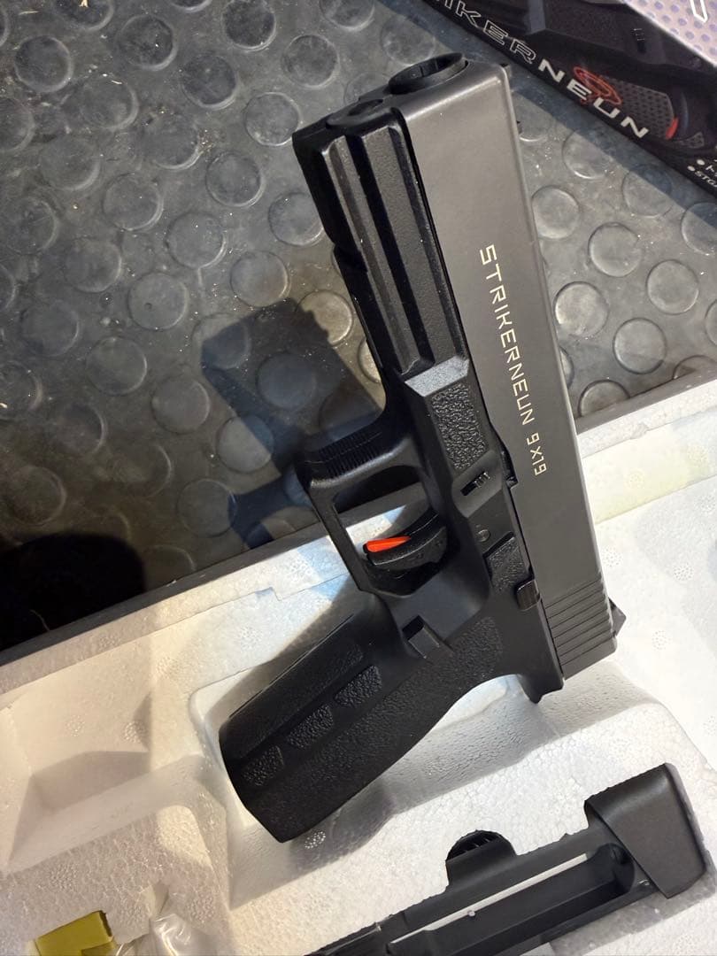 STRIKERNEUN ガスガン ブラック