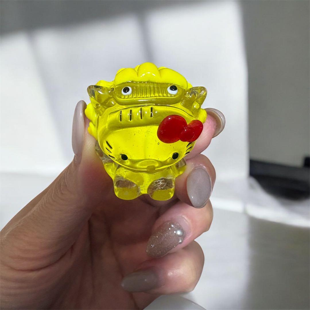 レア！！ハローキティ クリアフィギュア 赤 黄色　置物 サンリオ　沖縄限定