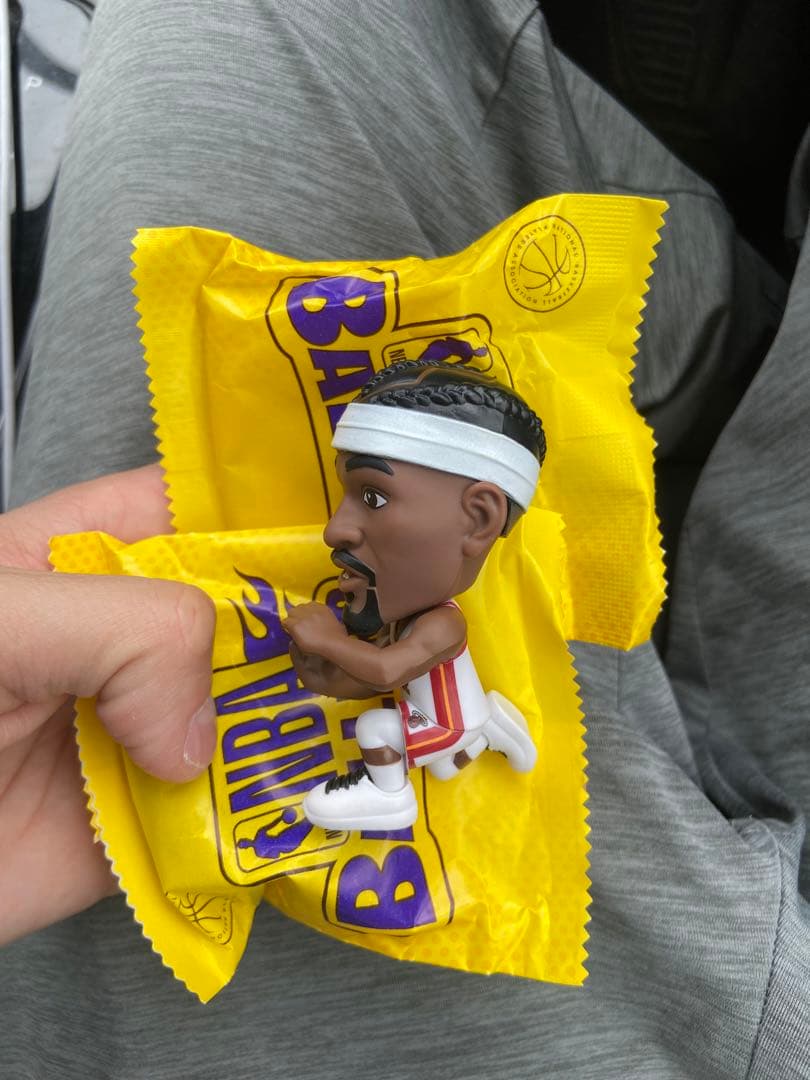 タカヤマNBA BALLERS 2 ジミー・バトラー　シェイ　レアセット Amazon.co.jp: ZURUのサプライズNBAボーラーシリーズ25個。NBA